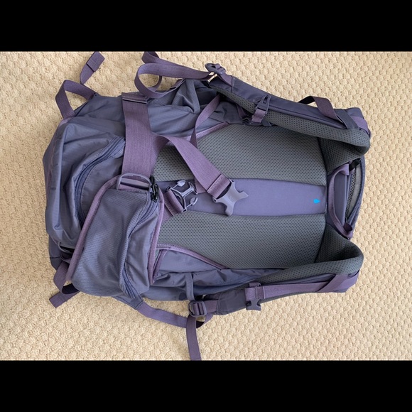 REI women’s trail 40 backpack. ON HOLD 24 hours - Picture 2 of 8
